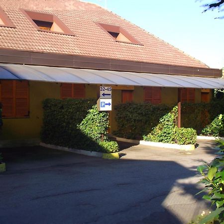 Hotel Motel Ovest Vittuone Екстер'єр фото