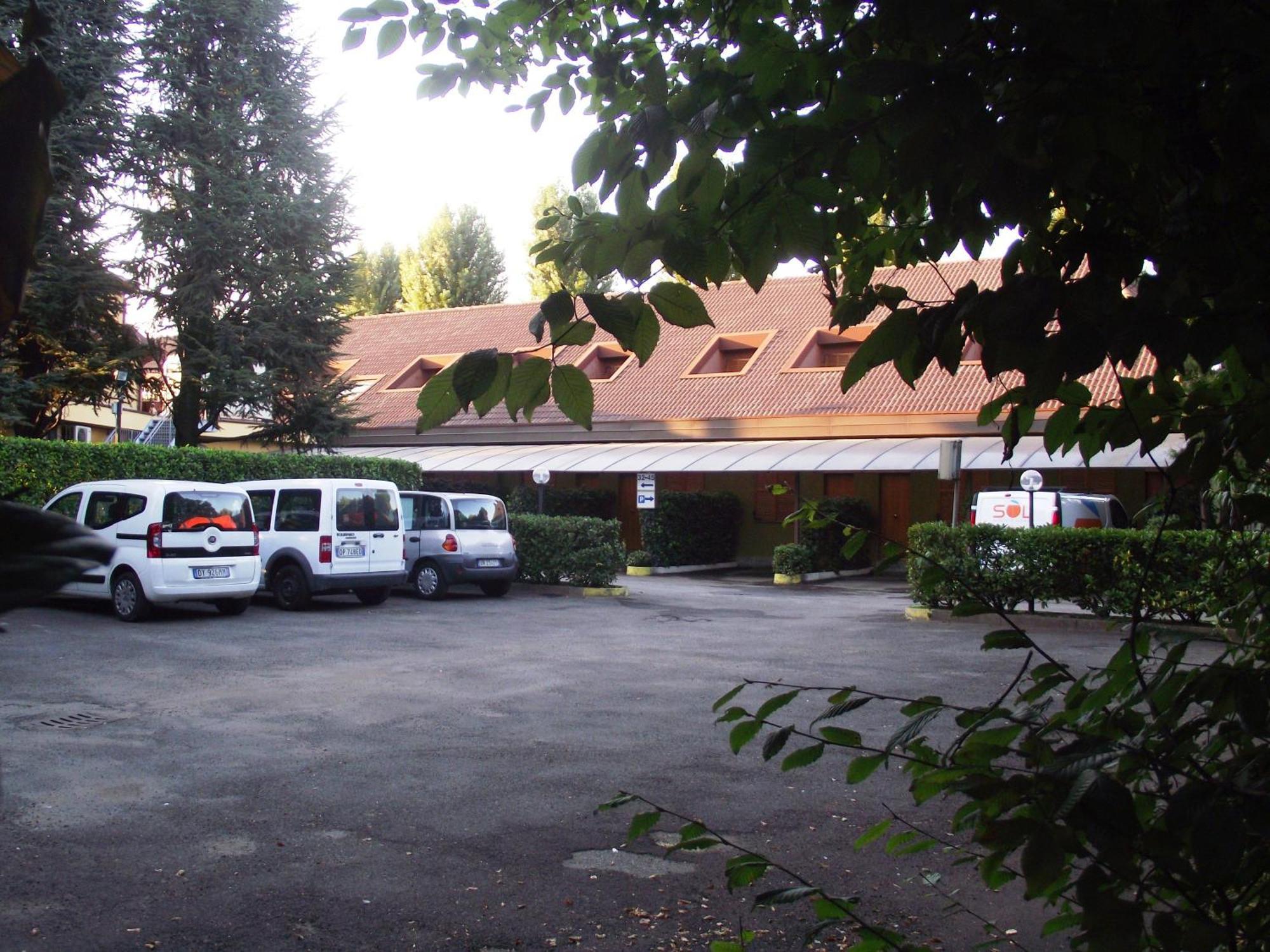 Hotel Motel Ovest Vittuone Екстер'єр фото