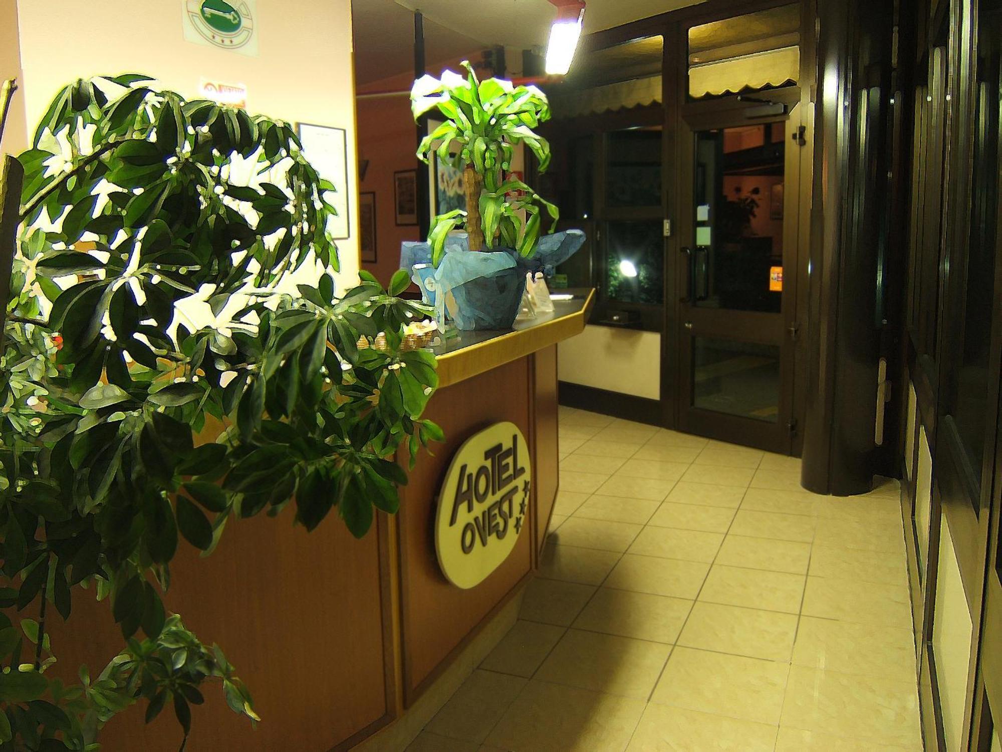 Hotel Motel Ovest Vittuone Екстер'єр фото