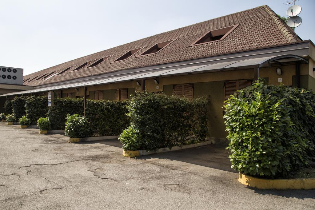 Hotel Motel Ovest Vittuone Екстер'єр фото