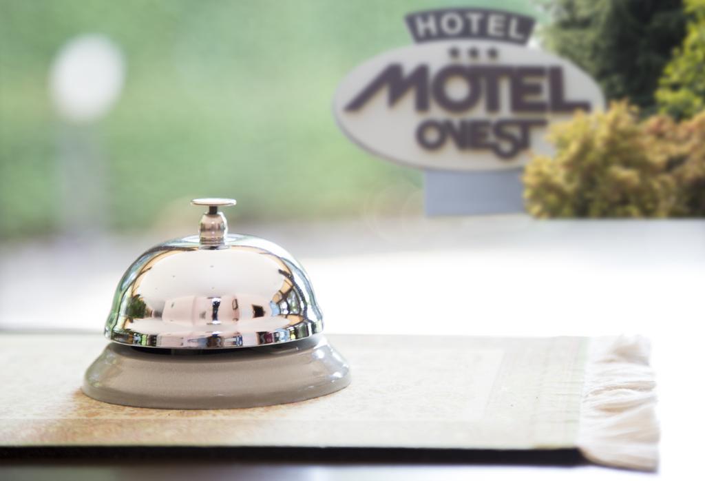 Hotel Motel Ovest Vittuone Екстер'єр фото