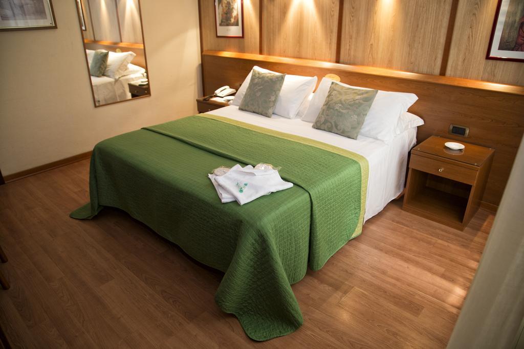 Hotel Motel Ovest Vittuone Екстер'єр фото