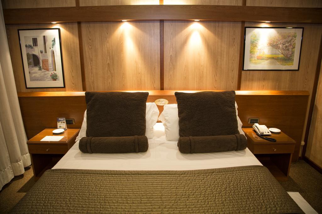 Hotel Motel Ovest Vittuone Екстер'єр фото