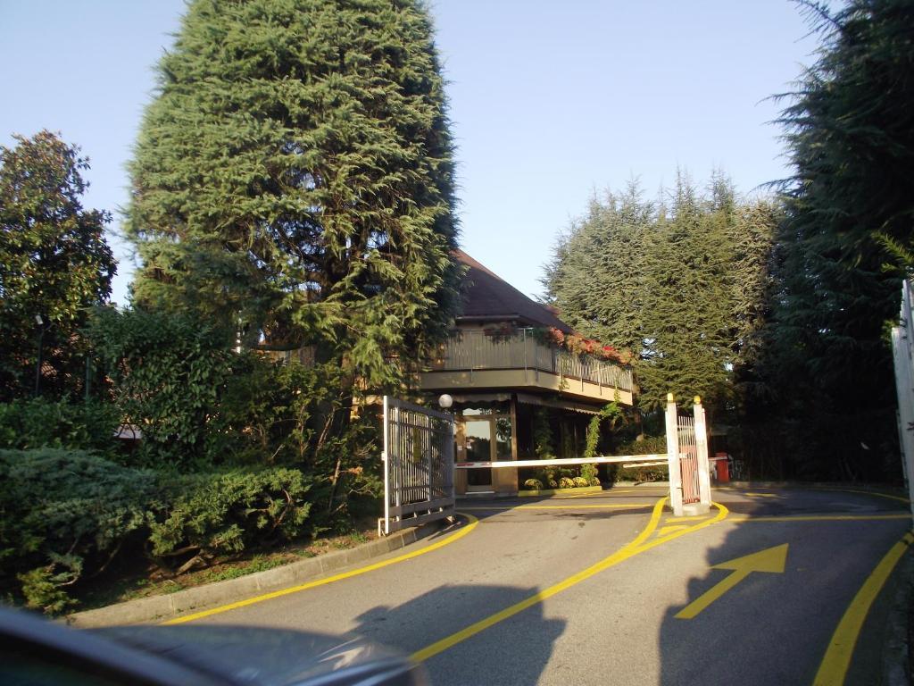 Hotel Motel Ovest Vittuone Екстер'єр фото