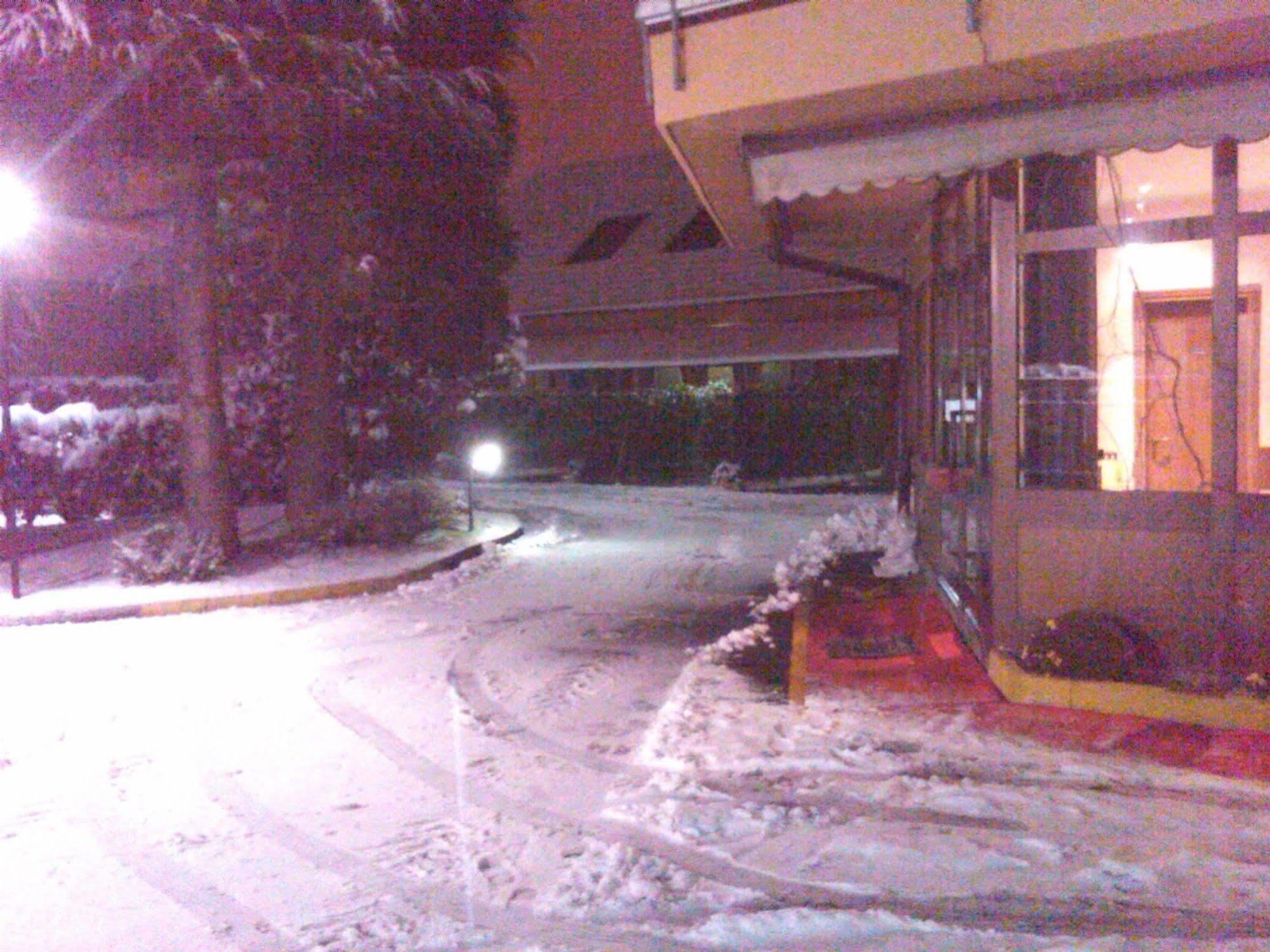 Hotel Motel Ovest Vittuone Екстер'єр фото