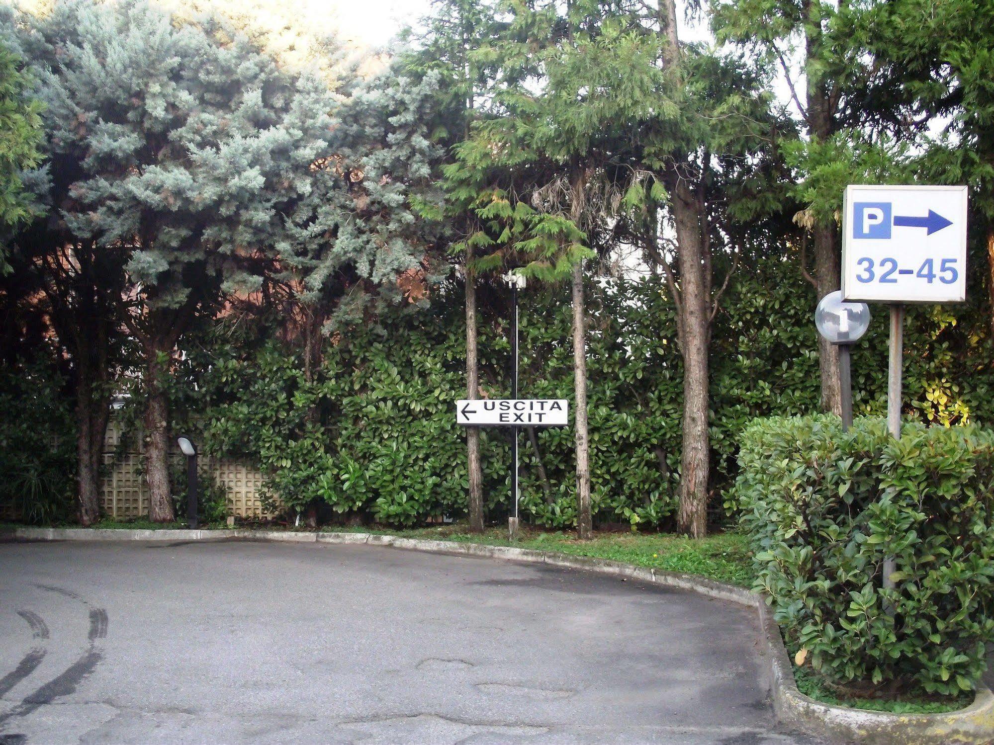 Hotel Motel Ovest Vittuone Екстер'єр фото