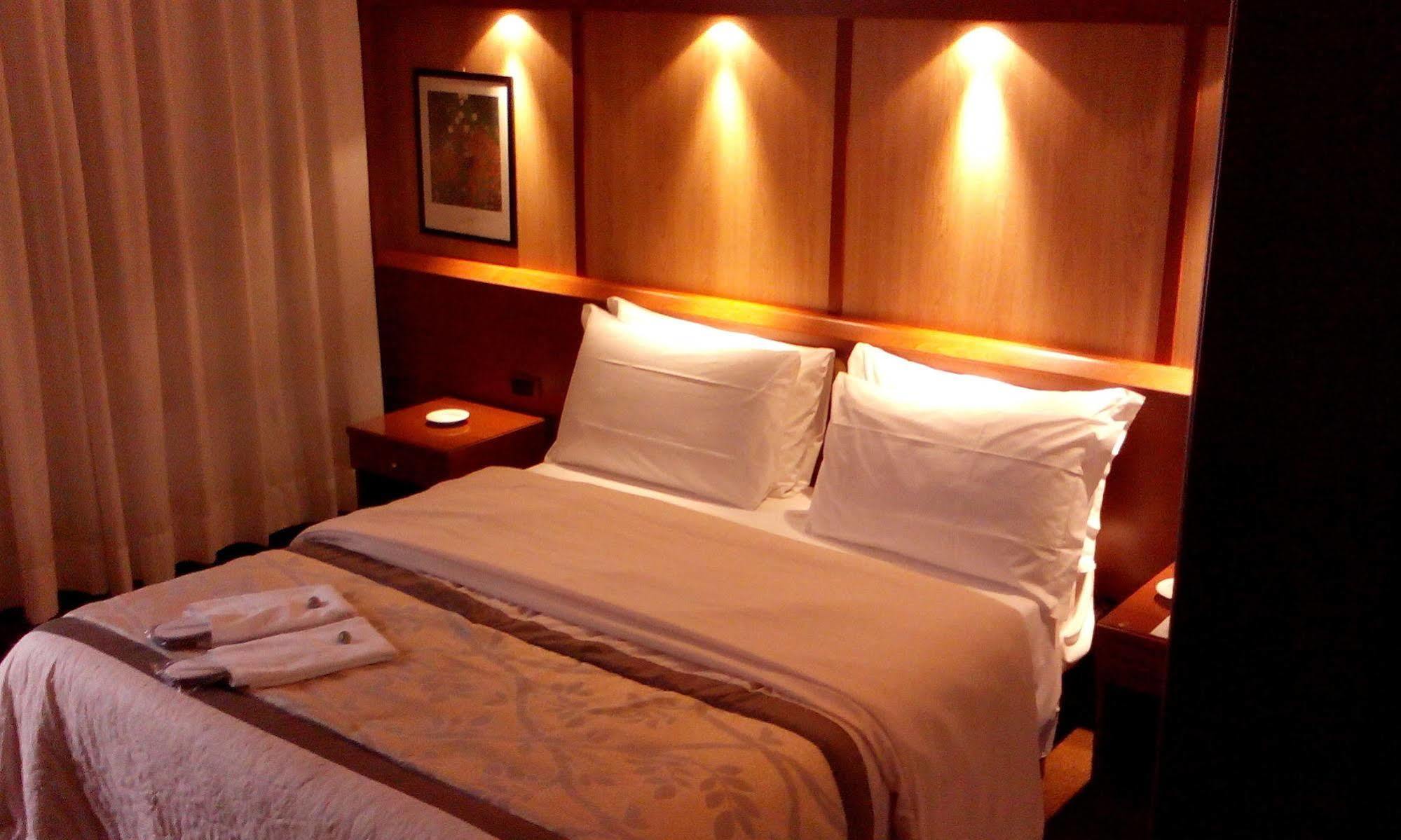 Hotel Motel Ovest Vittuone Екстер'єр фото