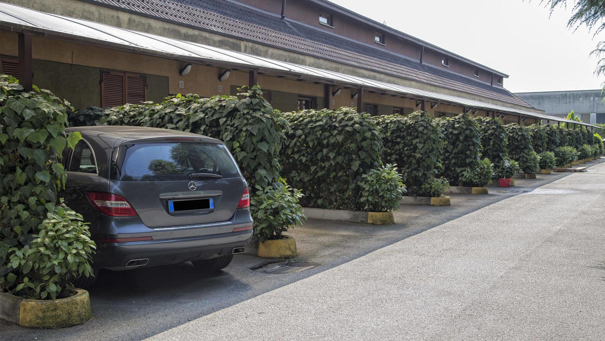 Hotel Motel Ovest Vittuone Екстер'єр фото
