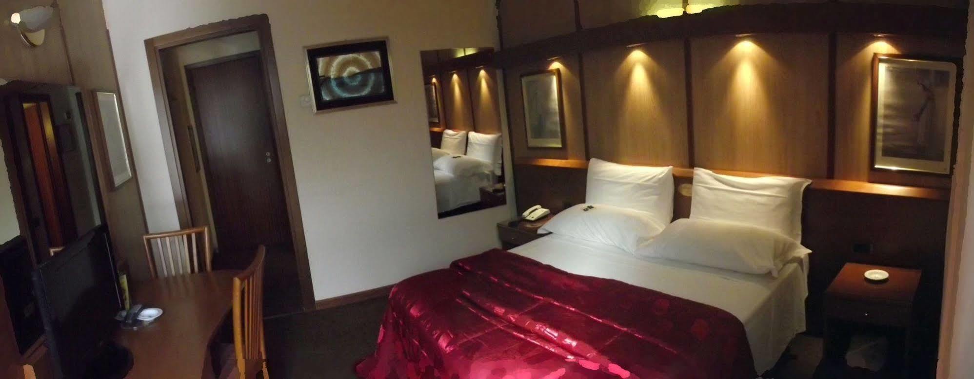 Hotel Motel Ovest Vittuone Екстер'єр фото