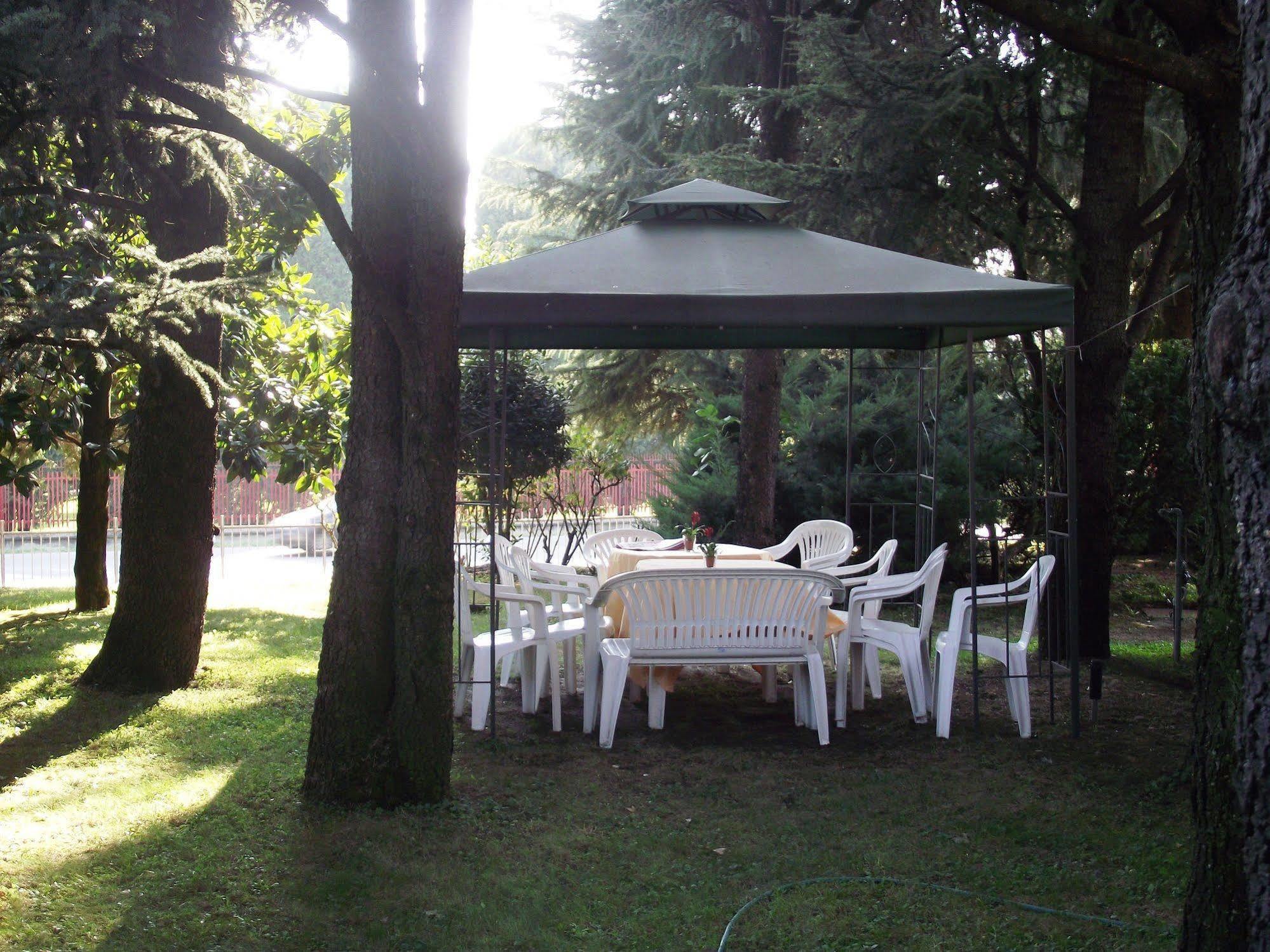 Hotel Motel Ovest Vittuone Екстер'єр фото